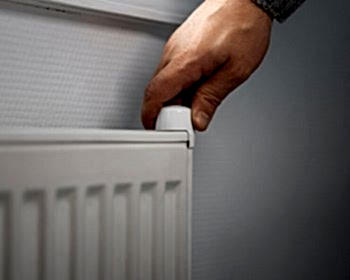 man-turning-off-radiator-energy-crisis_23-2150061814